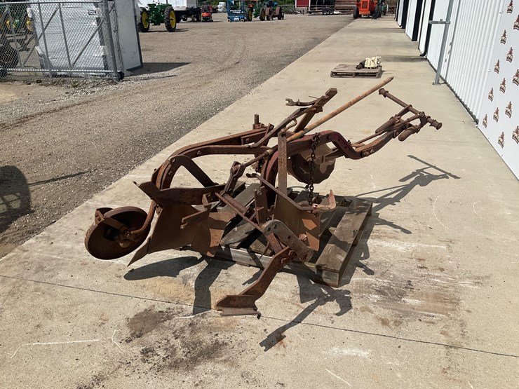 #5301-•-farmall-c/super-c-2-bottom-plow-image-3