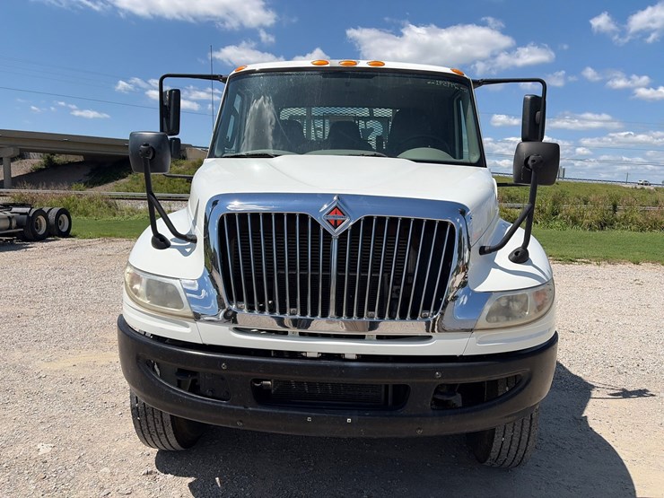 2018-international-durastar-4300-image-2