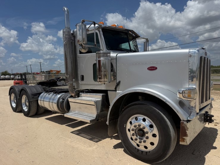2019-peterbilt-389-image-3