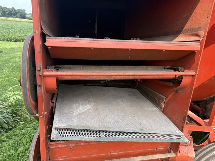 allis-chalmers-model-72-all-crop-harvestor-image-11