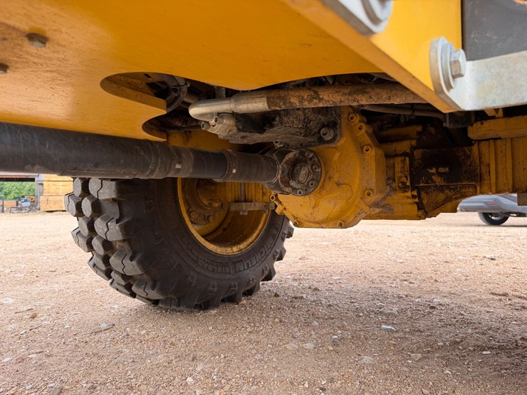 2023-john-deere-g-image-31