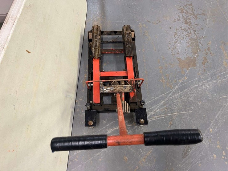 craftsman-motorcycle-jack-image-2