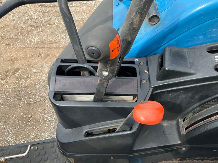 new-holland-ts100-image-80