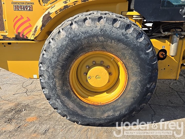 2020-caterpillar-cs56b-image-20