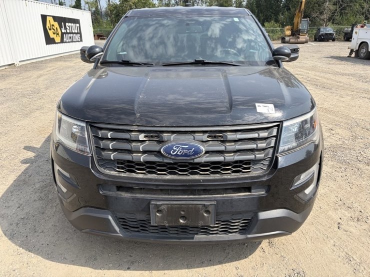 2018-ford-explorer-image-8