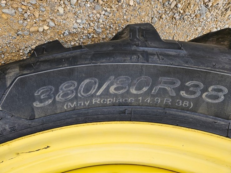 2013-john-deere-8335r-image-11