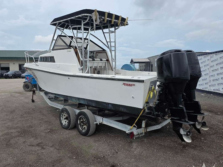1980-23ft-mako-m238-boat-w/-25ft-t/a-boat-trailer-image-4