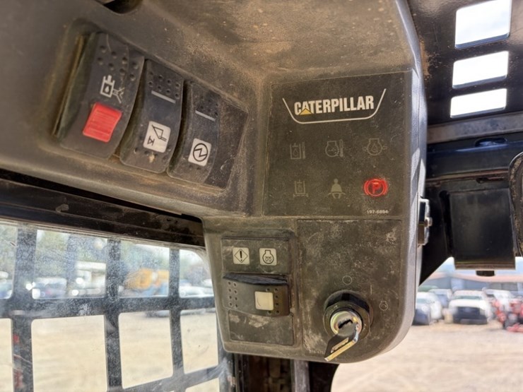 2012-caterpillar-236b3-image-18