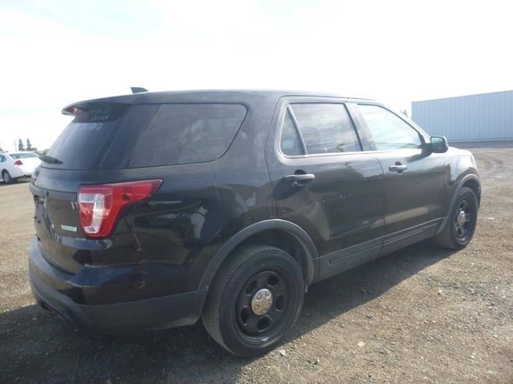 2017-ford-explorer-image-3