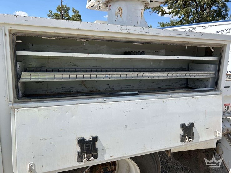 2019-freightliner-m2-106-image-21