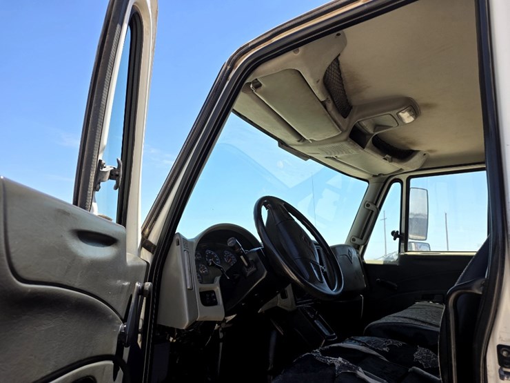 2014-international-durastar-4300-image-9