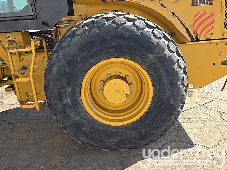 2020-caterpillar-cs56b-image-19
