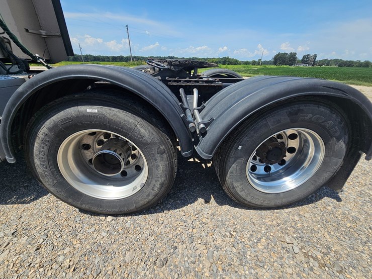 2015-peterbilt-386-image-68