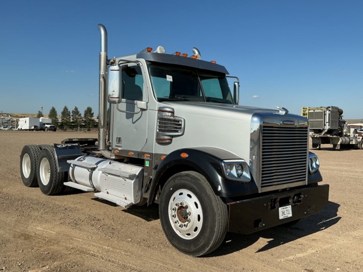 2012-freightliner-coronado-122-sd-image-3