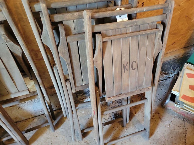 (6)-wooden-folding-chairs-image-3
