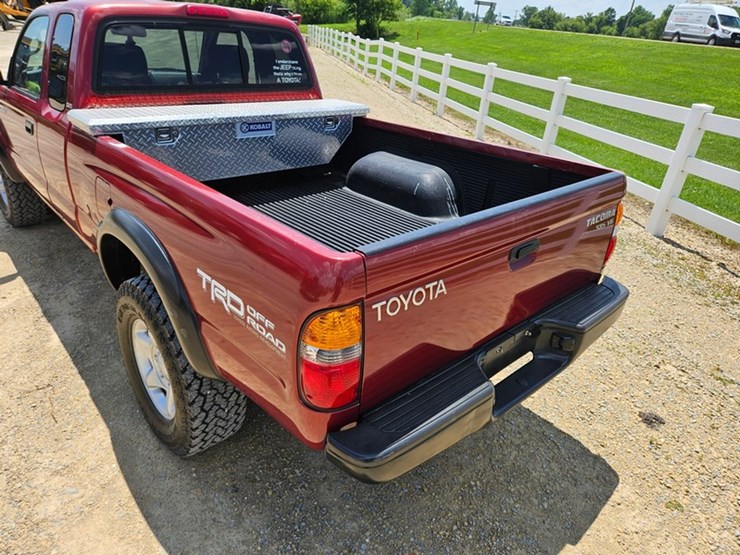 #25-•-2002-toyota-4x4-pickup-truck-image-12