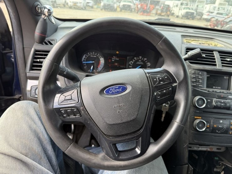 2018-ford-explorer-image-27