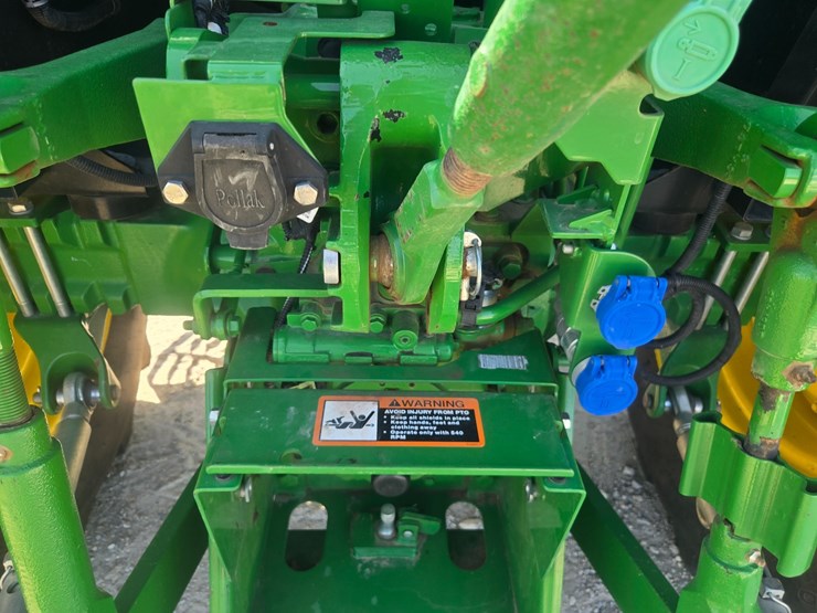 2024-john-deere-5075e-image-51