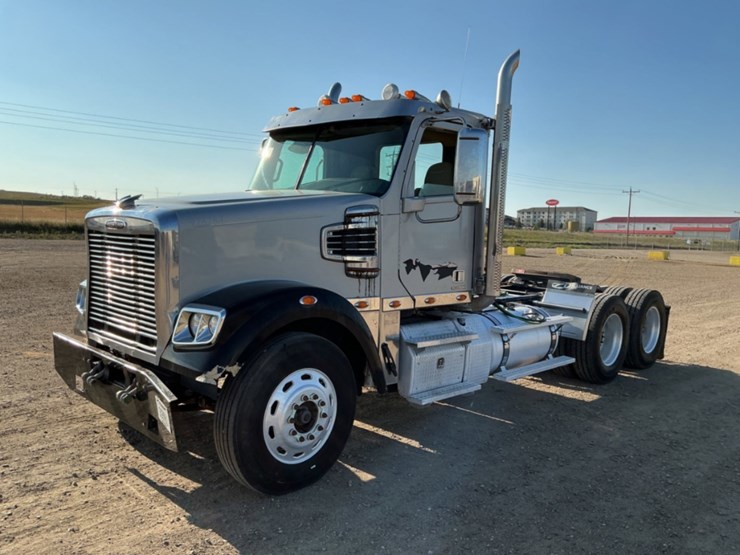 2013-freightliner-coronado-122-sd-image-1
