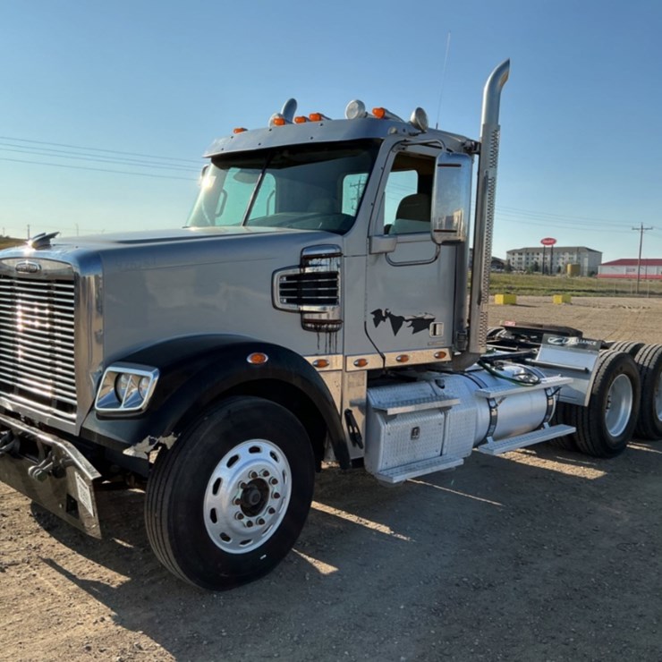 2013 FREIGHTLINER CORONADO 122 SD