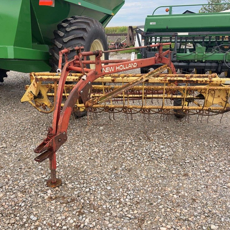 NEW HOLLAND 256