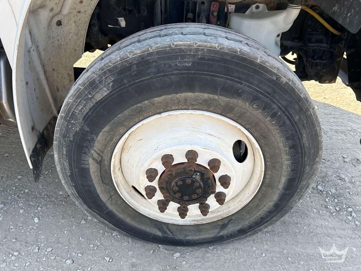 2019-freightliner-m2-106-image-44