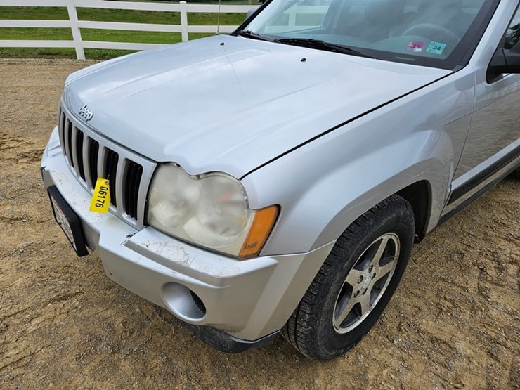 #60-•-2007-jeep-sport-utility-sedan-image-9