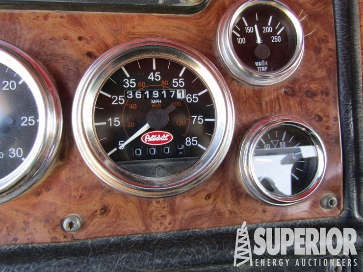 2003-peterbilt-379-image-11