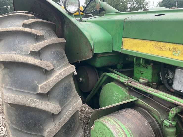 1958-john-deere-820-image-15