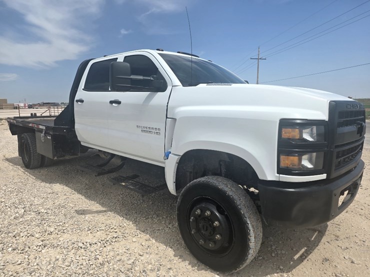 2022-chevrolet-silverado-5500hd-image-3