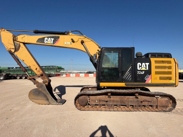 2015-caterpillar-326fl-image-1
