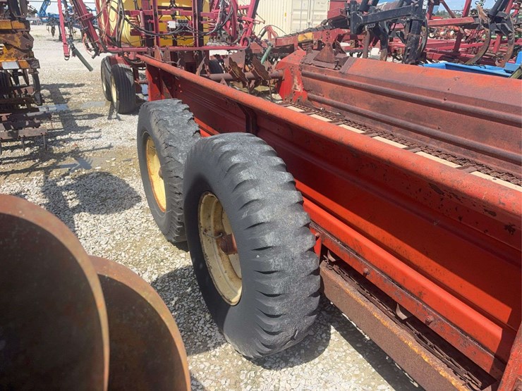 new-holland-676-image-5