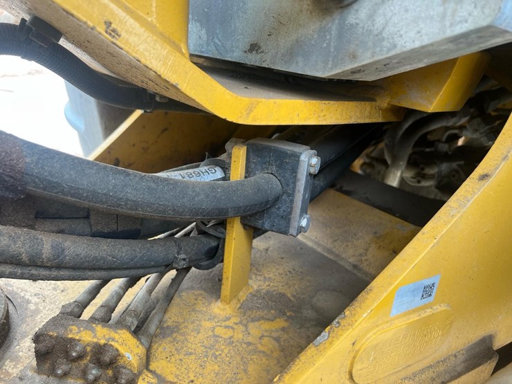 2020-deere-344l-image-16
