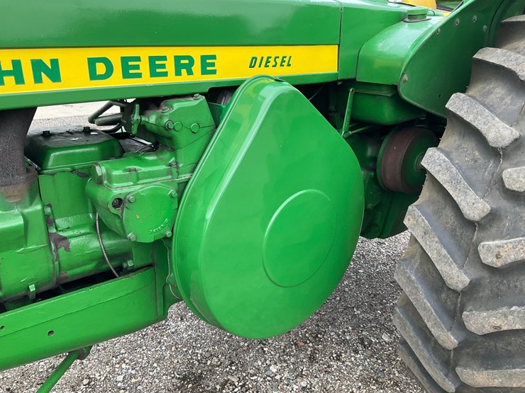 1957-john-deere-820-image-19