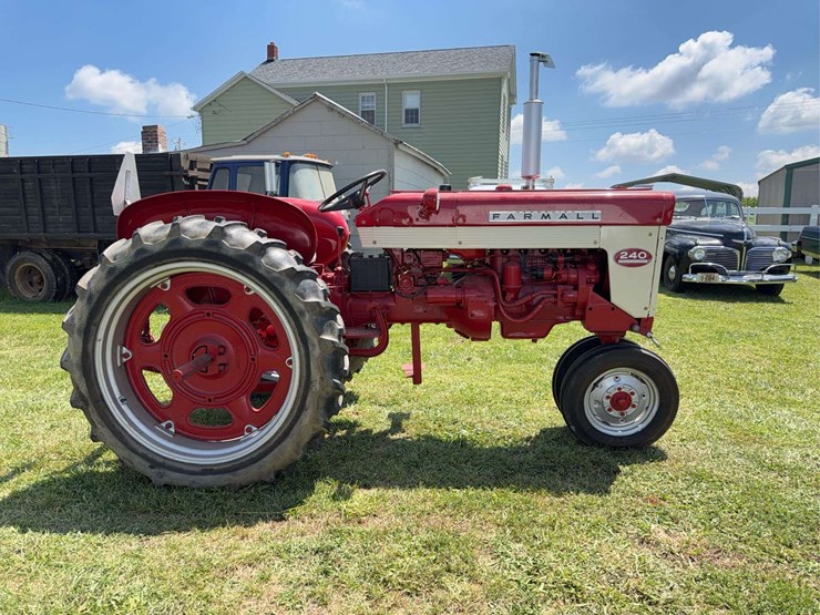 1958-farmall-240-image-2