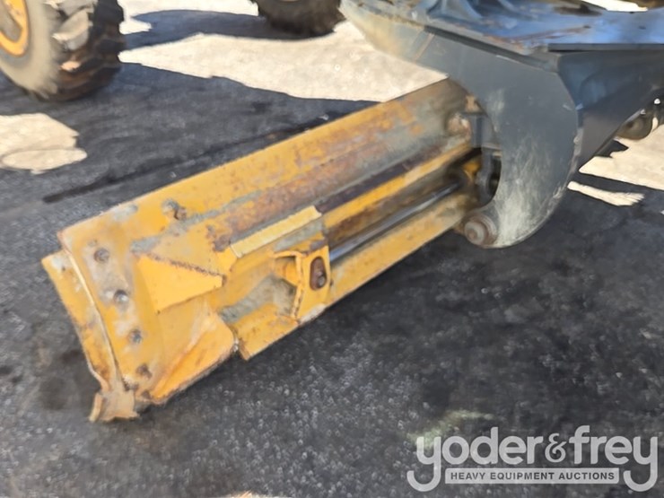 2016-deere-672gp-image-32