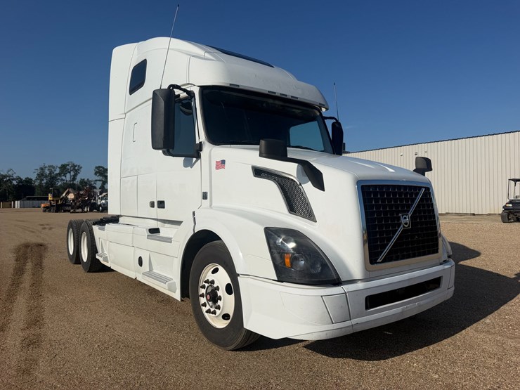 #16234-•-2018-volvo-vnl64t670apu-image-1