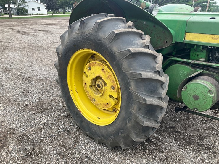 1958-john-deere-820-image-16