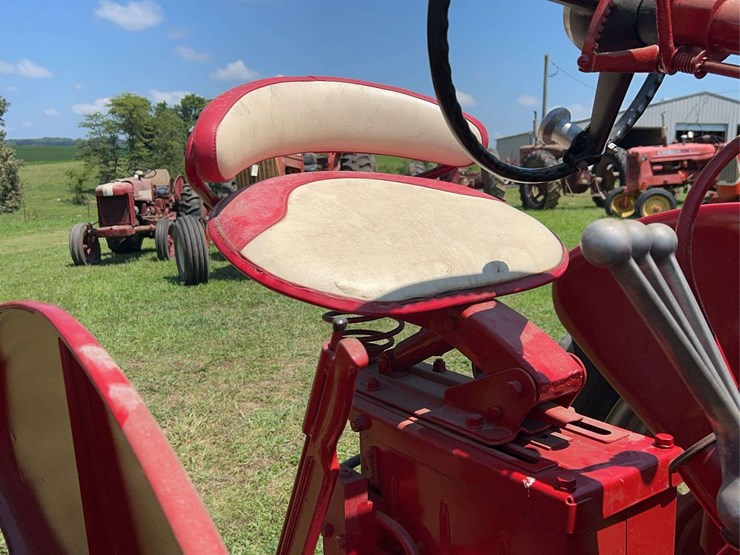 1957-farmall-350-image-18