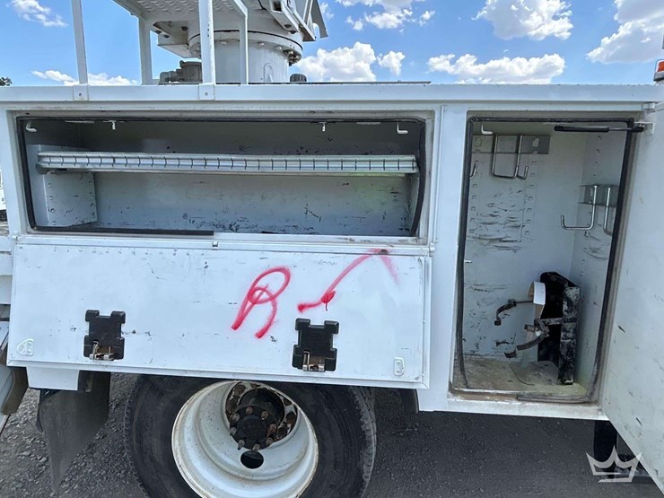 2019-freightliner-m2-106-image-25