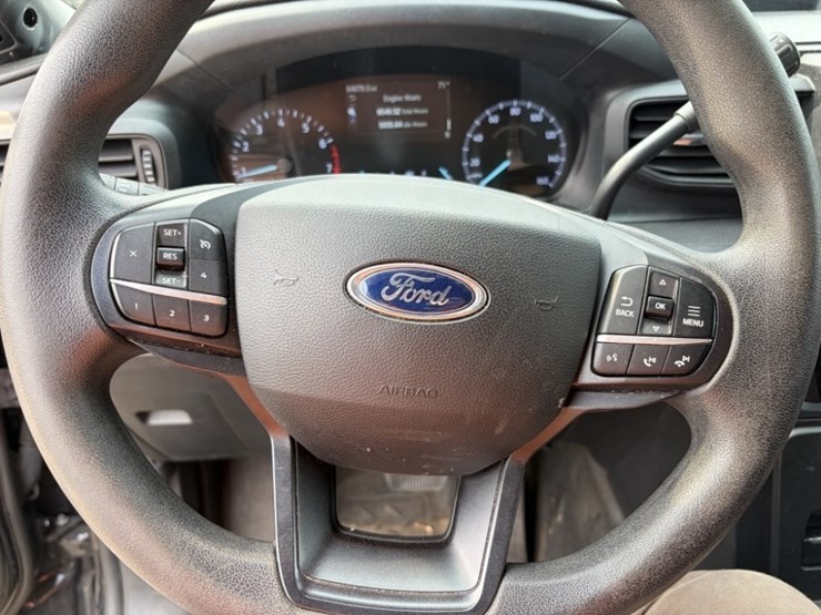 2020-ford-explorer-image-31