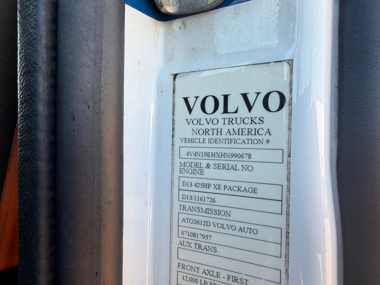 2017-volvo-vnl42t300-image-12