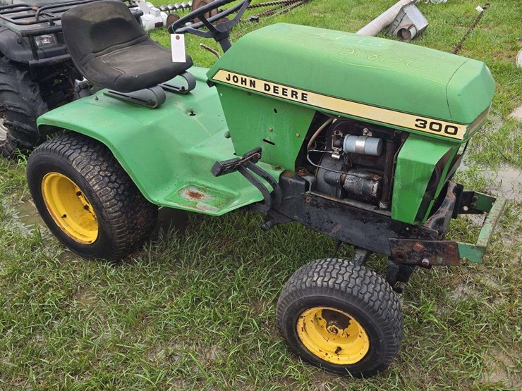 john-deere-300-image-1