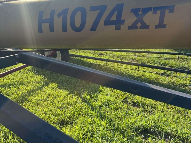 harvest-international-h1074x-swing-a-way-auger,-540pto-(in-building)-image-12