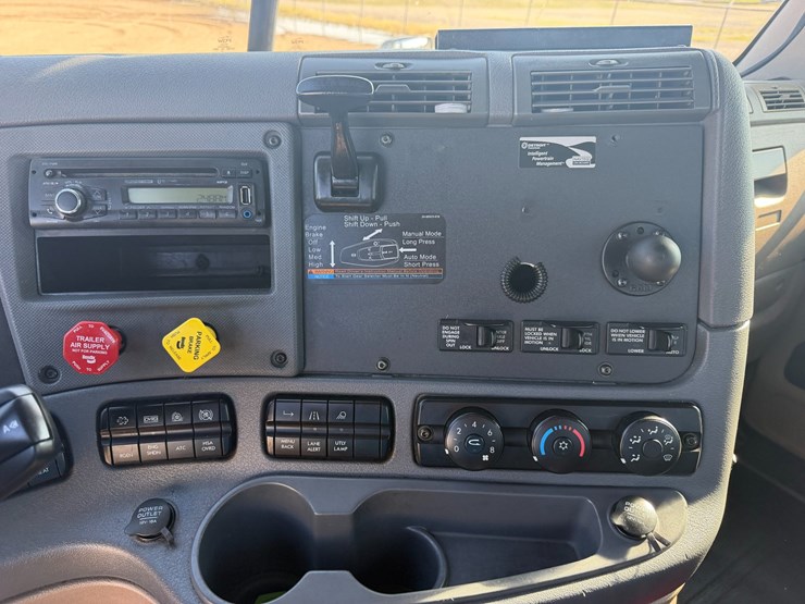 #16295-•-2017-freightliner-dycb-1-image-12