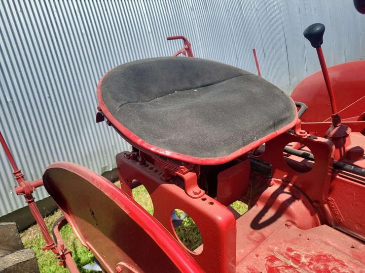 1947-farmall-b-with-mounted-cultivator-image-18