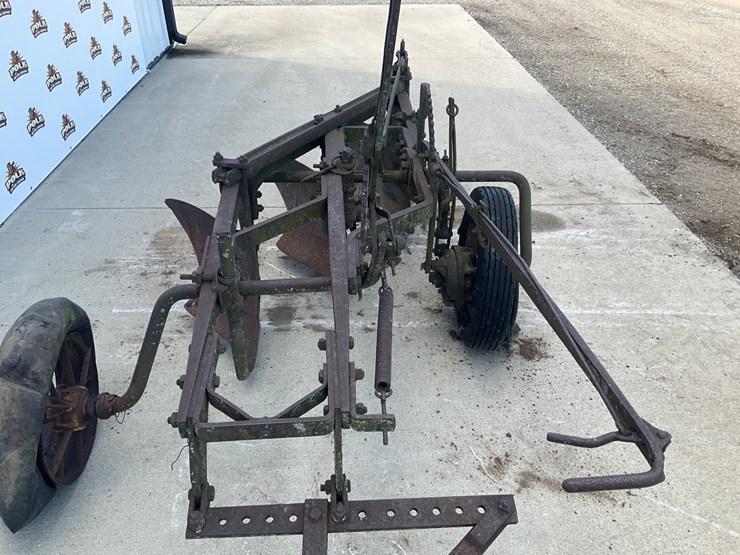 #5307-•-antique-2-bottom-pull-type-moldboard-plow-image-9
