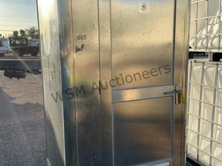 portable-restroom-unit-image-1