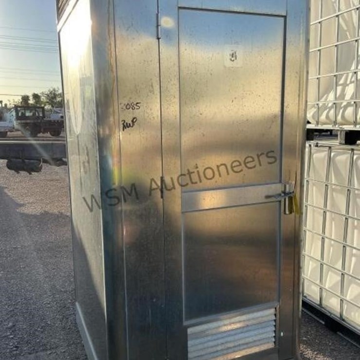 PORTABLE RESTROOM UNIT