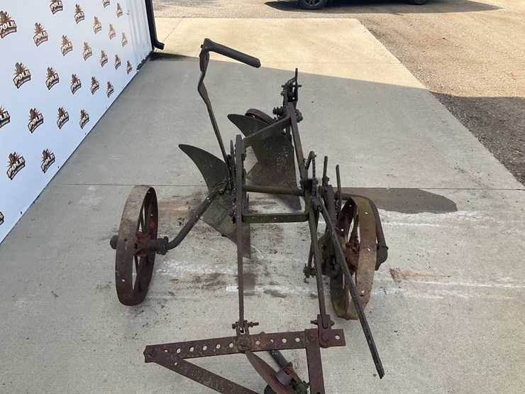 #5305-•-antique-pull-type-two-bottom-moldboard-plow-image-8